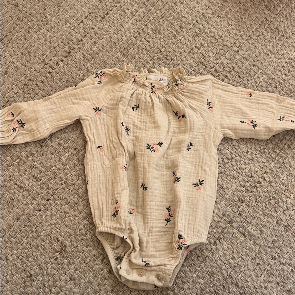 New without tags Zara Floral Embroidered Baby Bodysuit/Shirt, size 6-9m